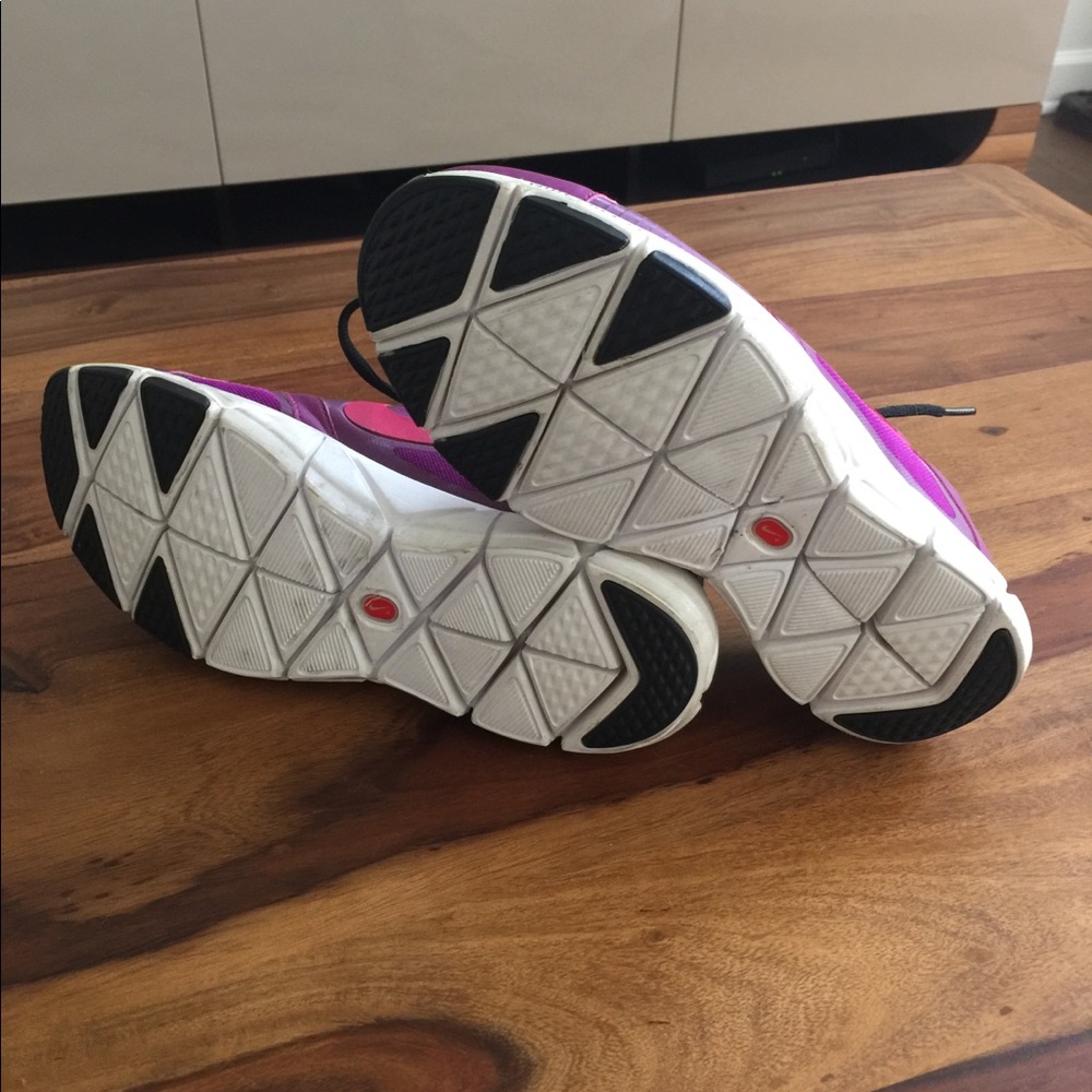 Nike’s - Picture 3 of 3